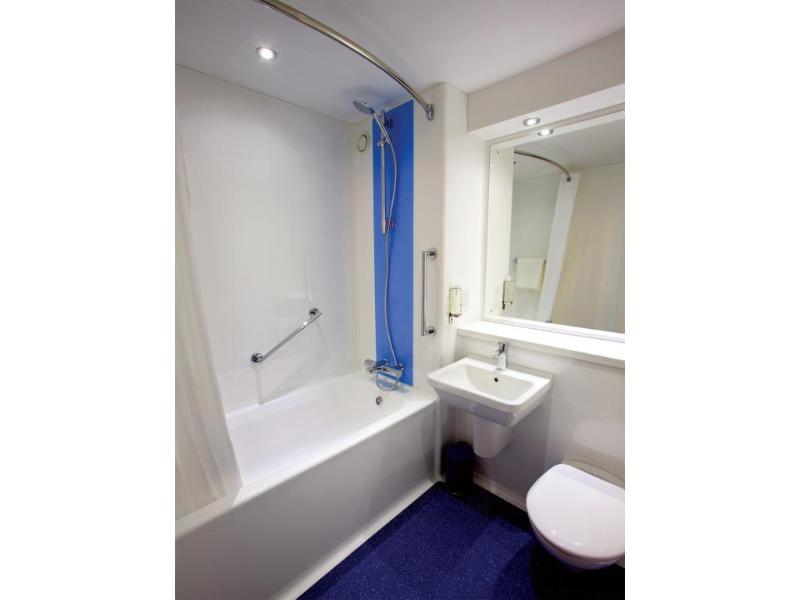 Travelodge London Raynes Park Luaran gambar