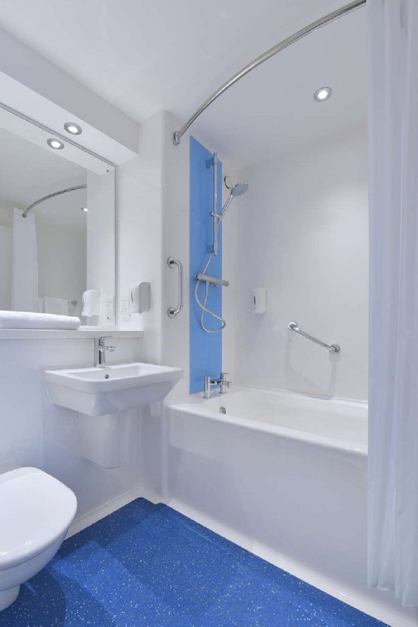 Travelodge London Raynes Park Luaran gambar